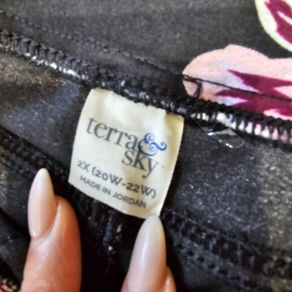 NWT Terra & Sky Women's Black Floral Skinny Mid Rise Pants Leggings size 2X - Picture 8 of 13